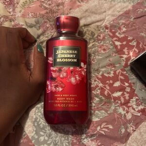 Bath & Body Works Festive Red Body Wash